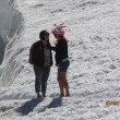 Monte Bianco, turisti in shorts saltellano tra i crepacci FOTO6