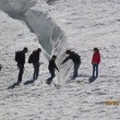 Monte Bianco, turisti in shorts saltellano tra i crepacci FOTO5