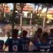 Pisa, calciatori festeggiano con tifosi fuori dallo stadio8