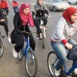 Iran, donne: vietato andare in bici. E la protesta femminile è social FOTO 5