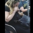 Sniffa cocaina sul bus all'ora di punta4
