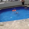 YOUTUBE Annegò figliatsra di 3 anni in piscina: condannato a 100 anni 7