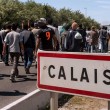 La Grande Muraglia di Calais: Gb costruirà barriera anti-migranti