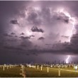 Fulmini, come ripararsi durante un temporale: mai gli alberi...