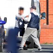 Manchester: baby gang in preda all'alcol uccide conigli, buca gomme, rompe finestre5