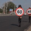 VIDEO YOUTUBE Russia, ragazze svestite per rispettare far i limiti di velocità... 4