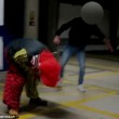 Clown appare all'improvviso nel parcheggio4