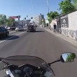 Kiev, abbandona moto in mezzo alla strada ed insegue scippatore 4