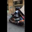 Napoli, trasportano frigorifero con lo scooter2