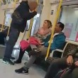 Picchia asatico nella metro di Londra: donna insegue aggressore6