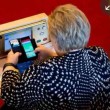 Premier Norvegia gioca a Pokemon Go in parlamento