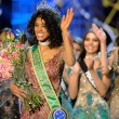 Raissa Santana è Miss Brasile: capelli ricci occhi scuri, assomiglia a Rihanna6
