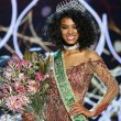 Raissa Santana è Miss Brasile: capelli ricci occhi scuri, assomiglia a Rihanna5