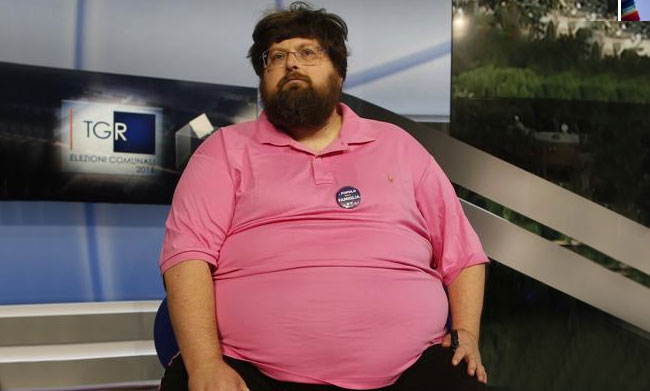 Adinolfi, alle sue donne il "pom..." di Madonna non piace. Ma che donne sono?