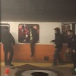 YOUTUBE Boston, fumo nella metropolitana: passeggeri sfondano finestrini05