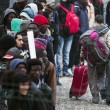 Calais, migranti sgomberati dalla Giungla dopo notte di scontri e tensioni con la polizia FOTO VIDEO 2