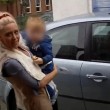 VIDEO YOUTUBE Mamma occupa il parcheggio privato. Proprietario si lamenta e lei...gli sputa 5