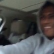 Antonio Valencia guida e riprende figlia che canta4