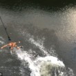 Bungee jumping estremo: ganci attaccati alla pelle3