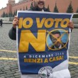 Matteo Salvini srotola striscione per il No a Mosca e rischia arresto03