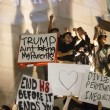 Donald Trump "Not my president": proteste, maschere bruciate, arresti FOTO3