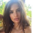Emily Ratajkowski senza veli su Instagram FOTO
