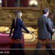 YOUTUBE Maria Elena Boschi, giuramento in tacchi a spillo. E bacio con Renzi11