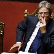 Gentiloni debutta a Bruxelles: "Ue in ritardo su migranti. Vigili su Mediaset"08