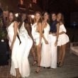 Nicole Minetti, forme splendide in vacanza con le amiche 03