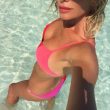 Alessia Marcuzzi in topless, si sfila il costume intero e... 02