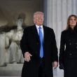 YOUTUBE Melania Trump in oro ruba la scena al gala a Washington FOTO 5