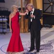 YOUTUBE Melania Trump in oro ruba la scena al gala a Washington FOTO 6