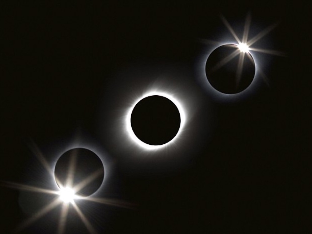 Eclissi di luna a febbraio: le previsioni degli astrologi, segno per segno