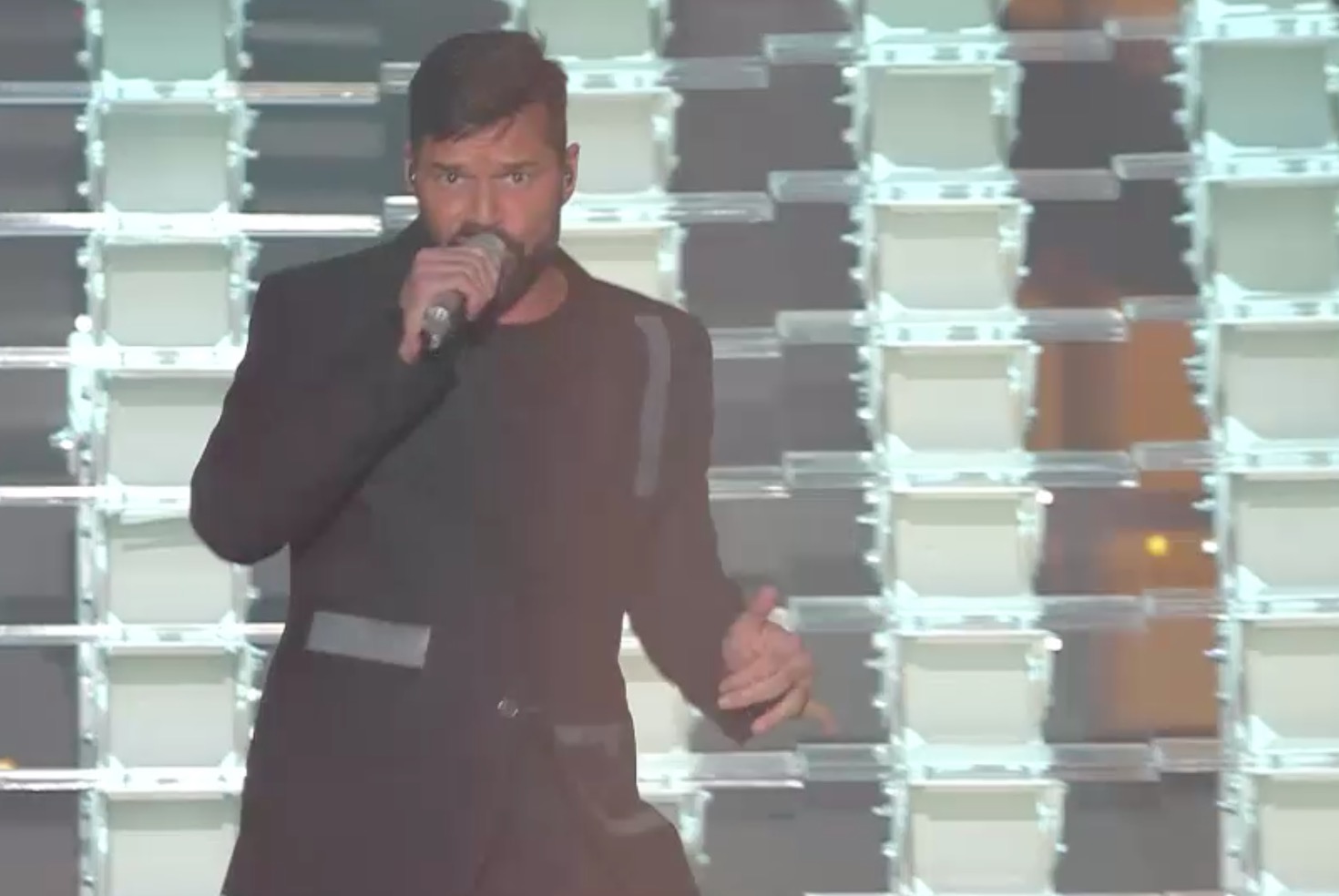 Sanremo, Ricky Martin fa ballare il pubblico dell'Ariston FOTO