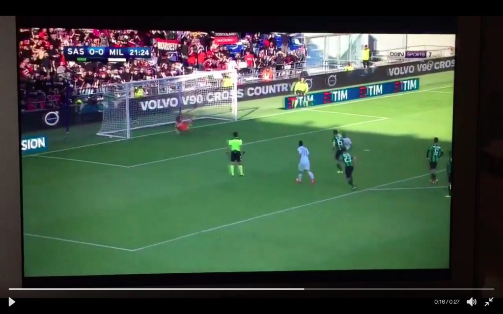 Carlos Bacca video rigore Sassuolo-Milan: scivola, tocca pallone due volte