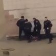 Violentato col manganello dalla polizia: rivolte in strada a Parigi, 24 arresti2