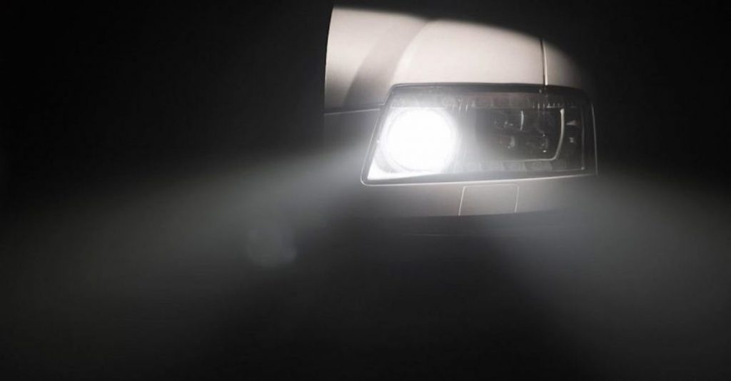 Abbaglianti, multa salata se li accendi quando non devi