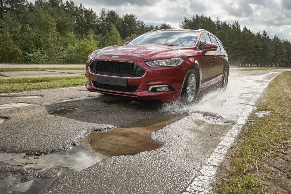 Buche stradali, Ford studia una mappa in tempo reale per evitarle