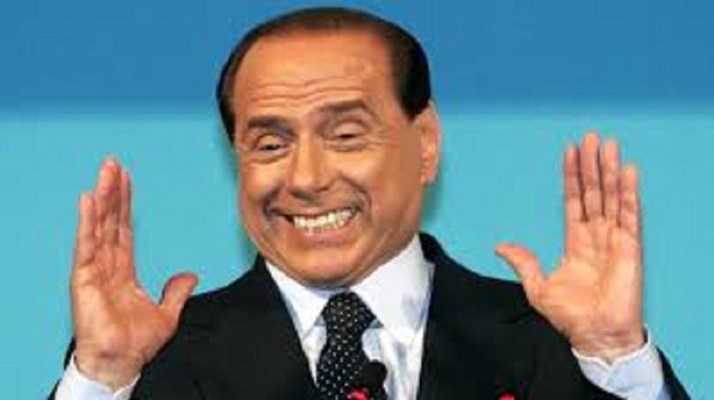 Silvio Berlusconi si mette all'asta per aiutare terremotati