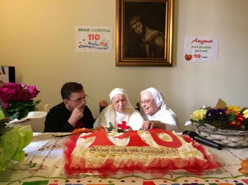 Suor Candida Bellotti da record: compie 110 anni, ha visto 10 Papi02