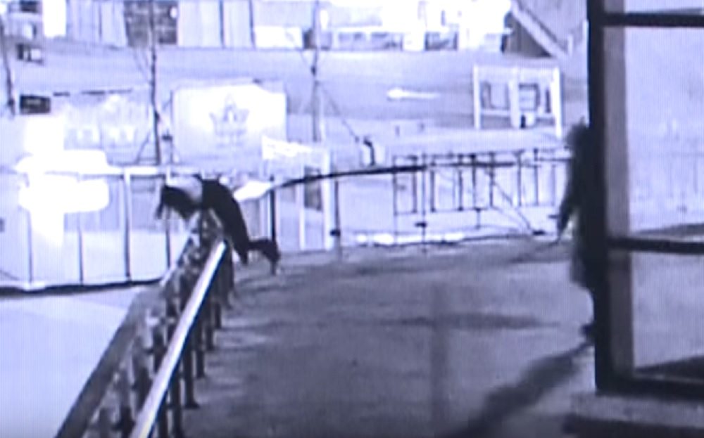 Litiga col fidanzato e tenta di gettarsi nel vuoto