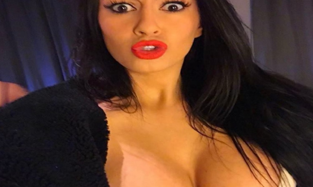 Elisabetta Sterni: "Video su WhatsApp? Non farò la fine di Tiziana Cantone"