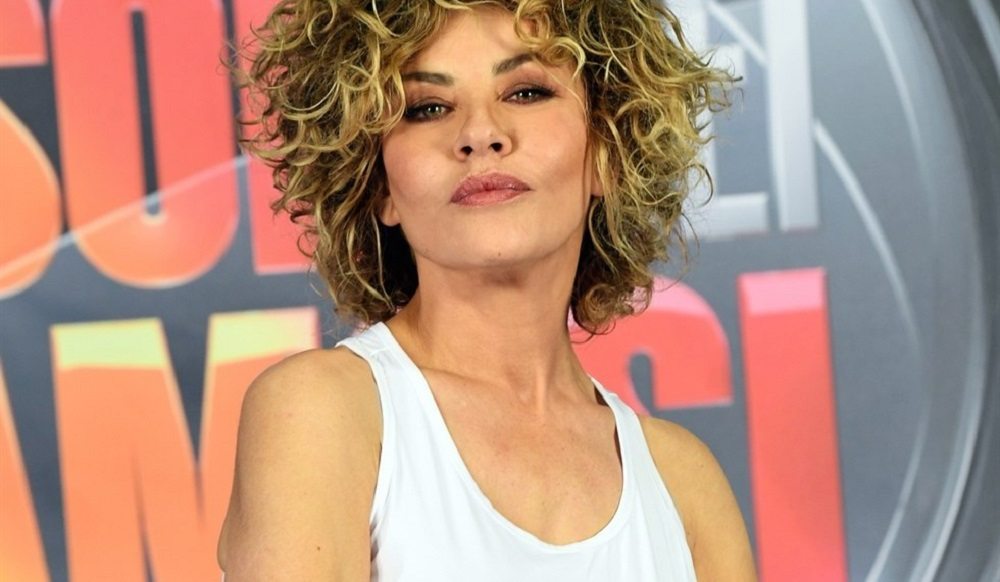 Moreno Donadoni superdotato? Eva Grimaldi: "Ma che c'hai dentro al costume?"