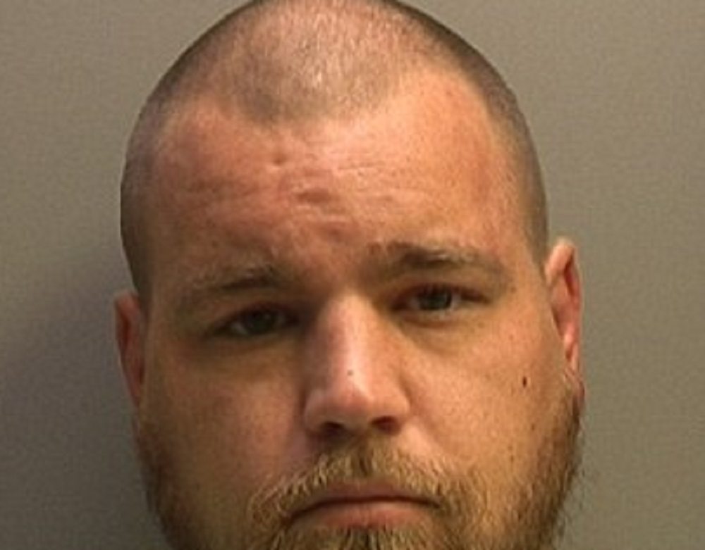 Ladro ubriaco tenta di "possedere" una 94enne sorda e cieca