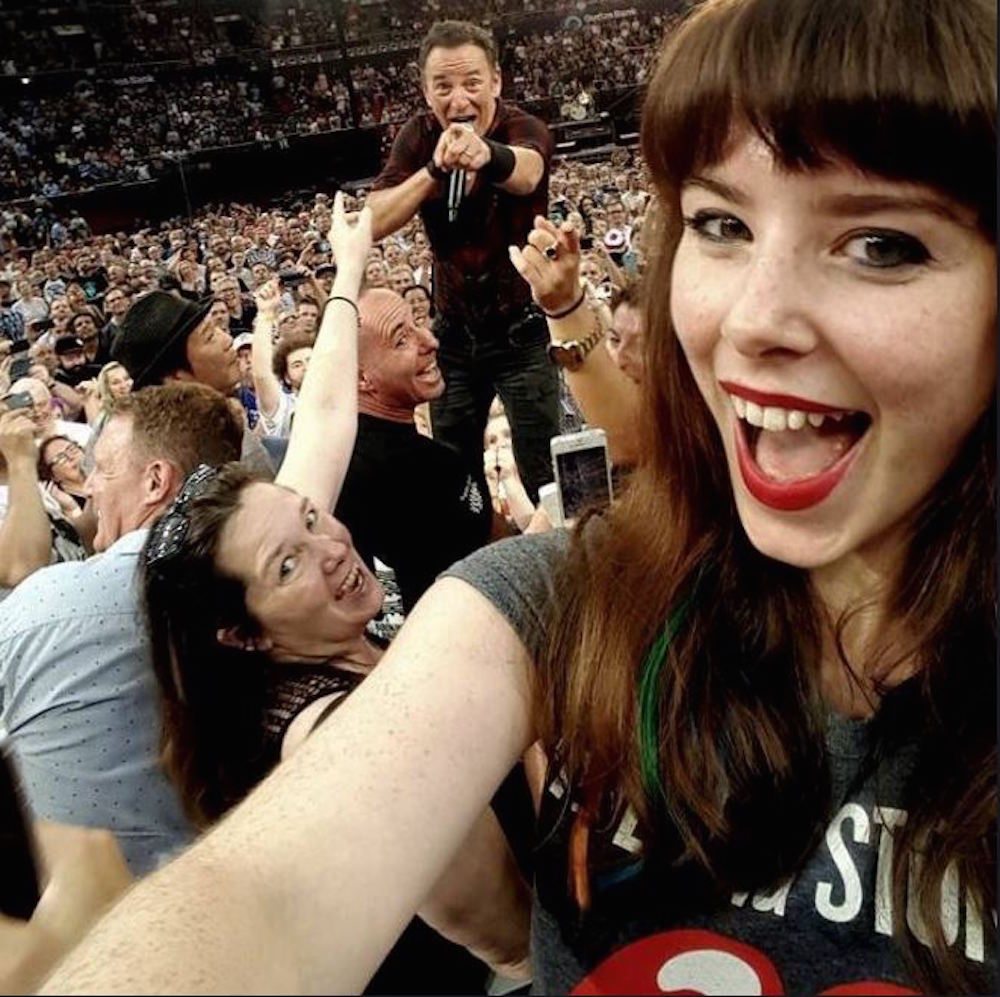 Bruce Springsteen e Jessica Bloom: il selfie dell'anno FOTO