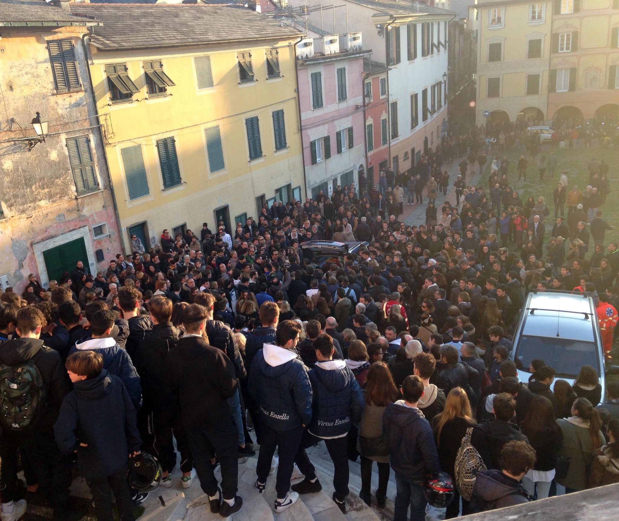 Lavagna, mamma ragazzo suicida per hashish: "Via Whatsapp, guardatevi negli occhi"