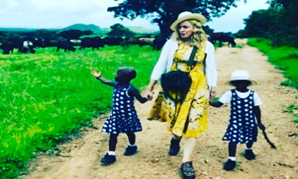 Madonna ha adottato due bambini del Malawi: Esther e Stella