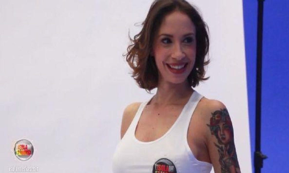 Isola dei famosi, Malena la pugliese provoca Moreno