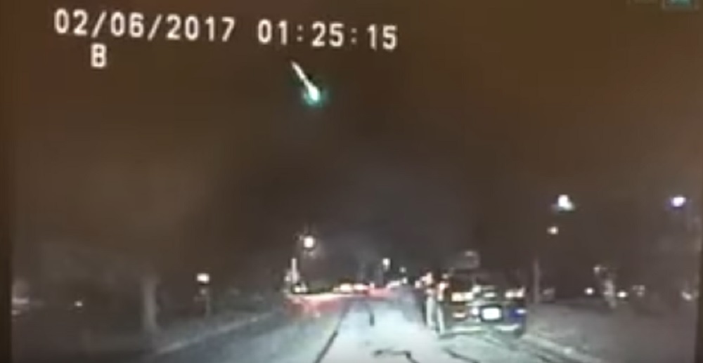 YOUTUBE Meteorite cade in Illinois: il video da un'auto della polizia