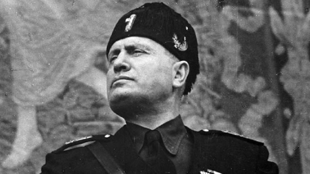 Benito Mussolini a luci rosse, "violento insaziabile". La biografia di Bosworth